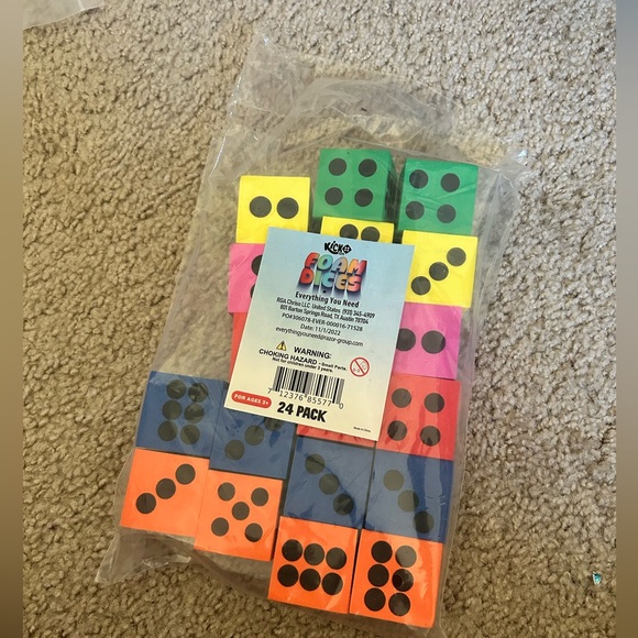 19 large foam dice - Picture 2 of 2